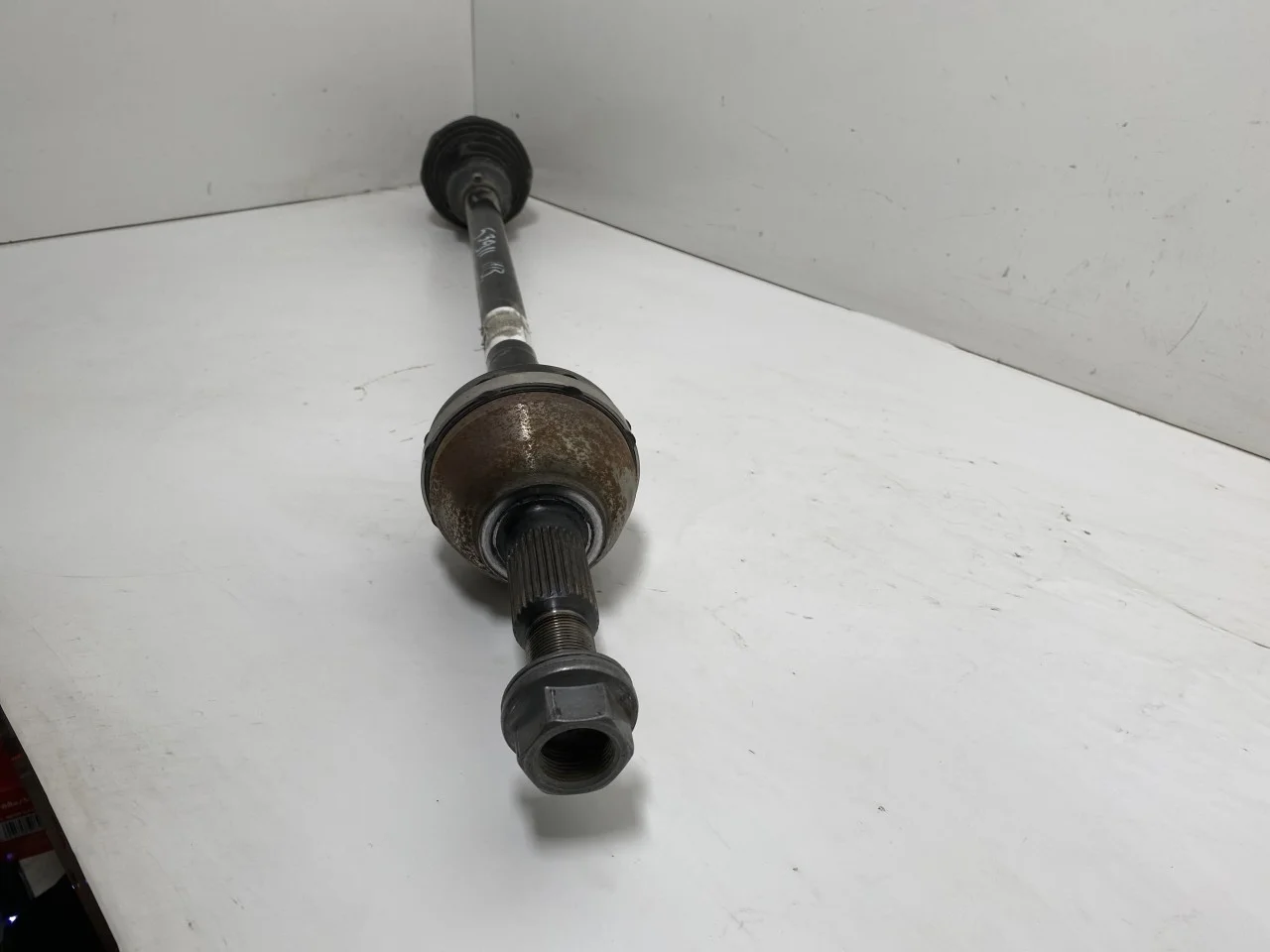 Tesla MODEL Y 2021- Rear right driveshaft view 2