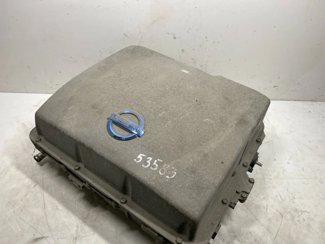 Nissan LEAF 2011-17 Battery charger view 2