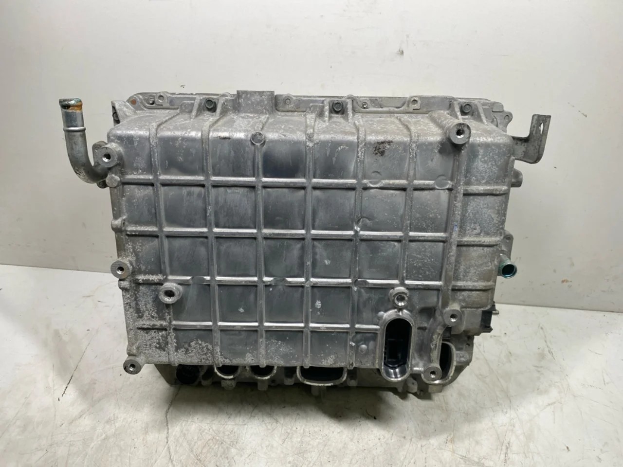 Nissan LEAF 2011-17 Battery charger view 4