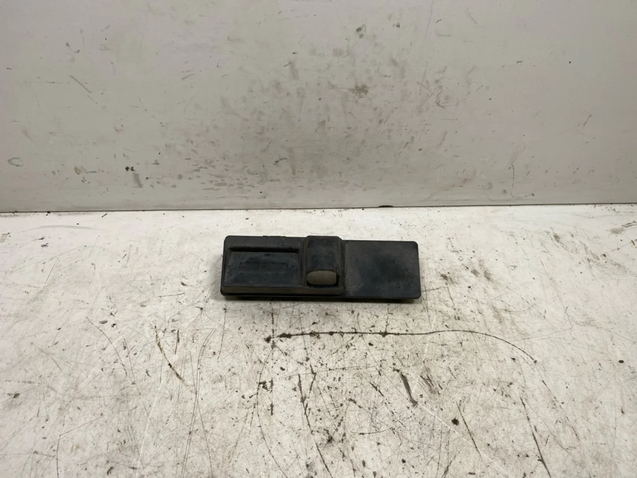 Kia EV6 2022- Tailgate exterior handle