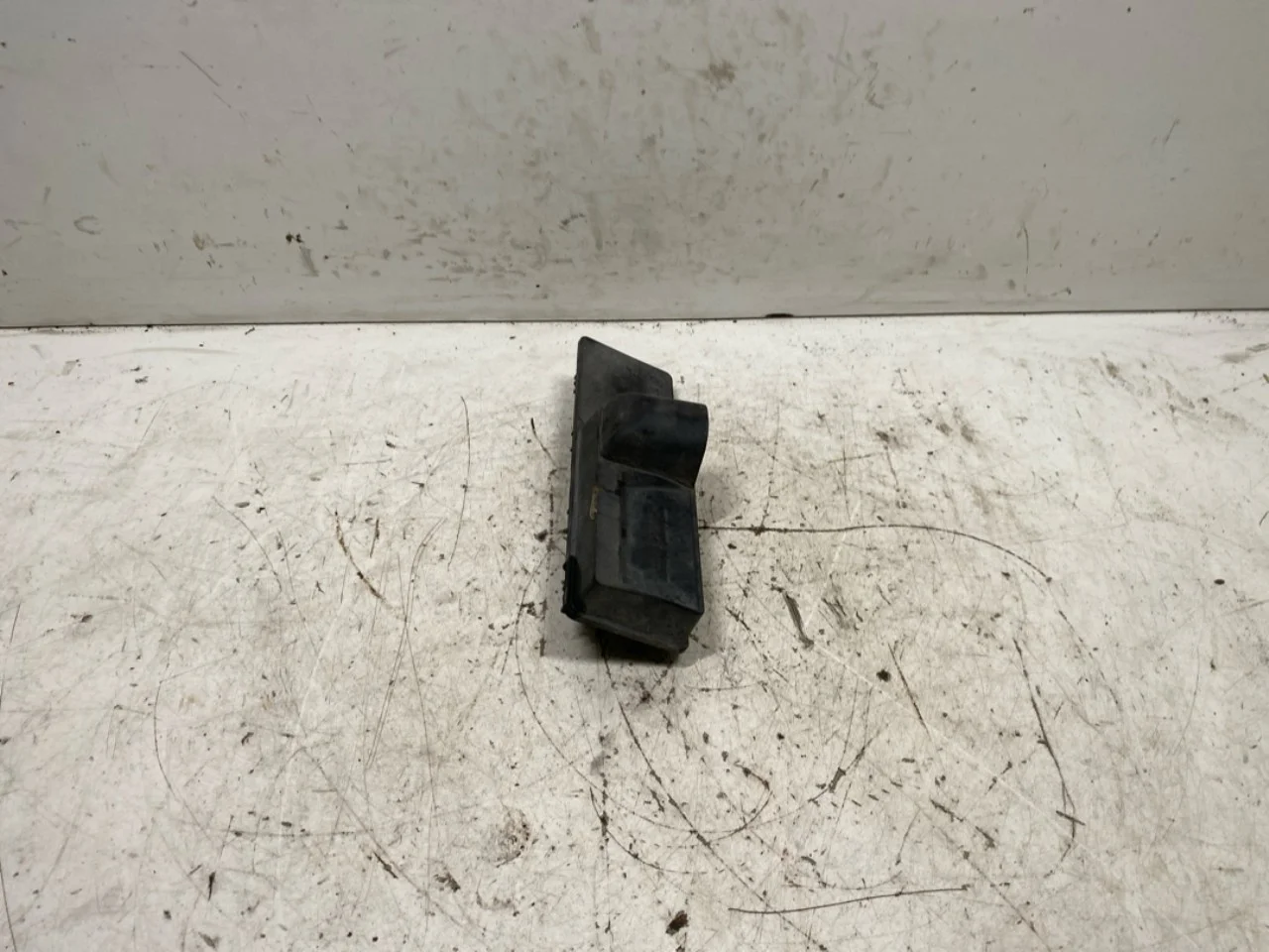 Kia EV6 2022- Tailgate exterior handle view 4