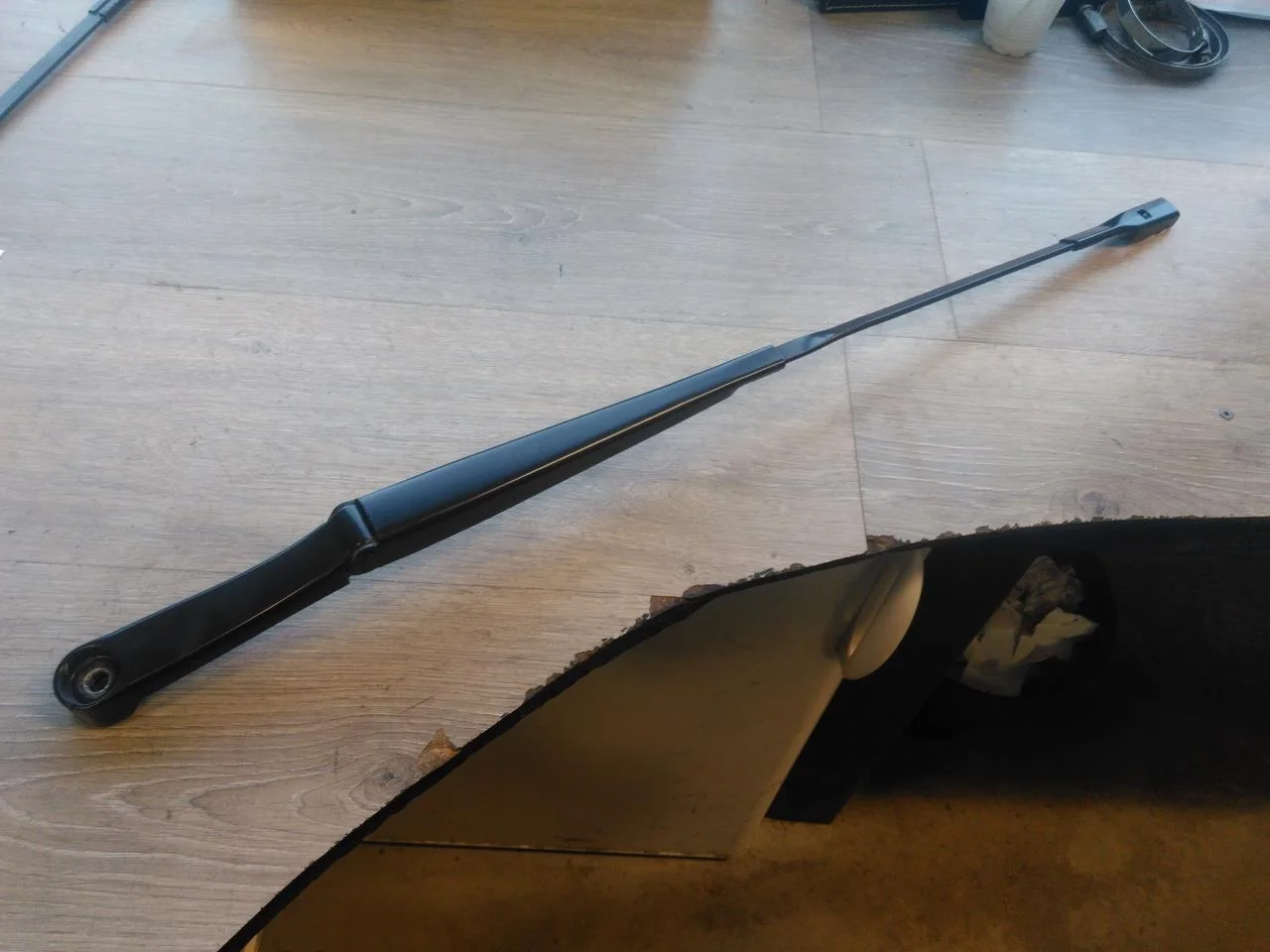 Audi E-TRON, S GE 2019- Windshield wiper arm(s)