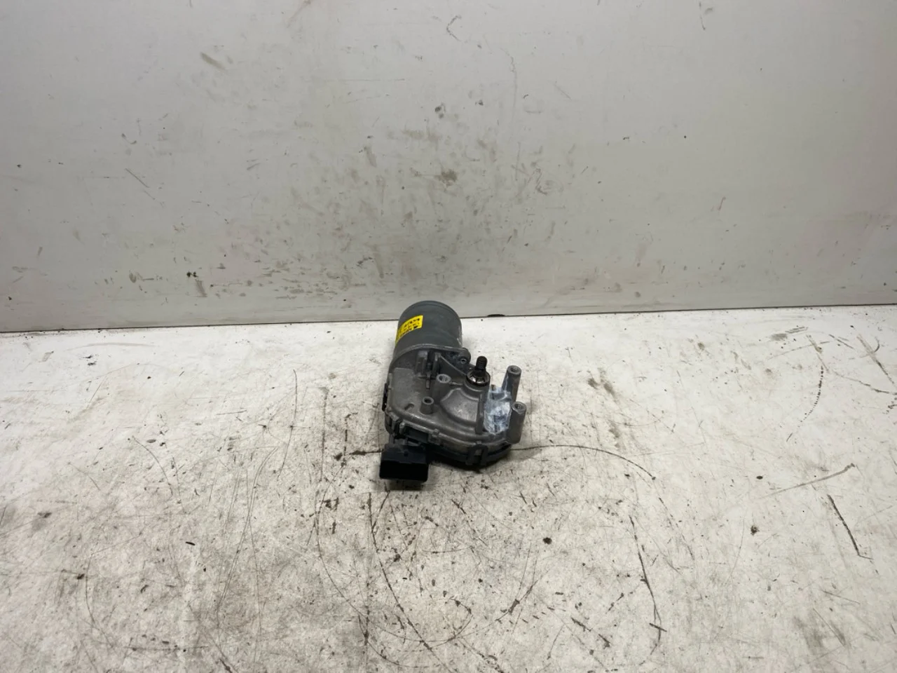 Kia EV6 2022- Windshield wiper motor view 3