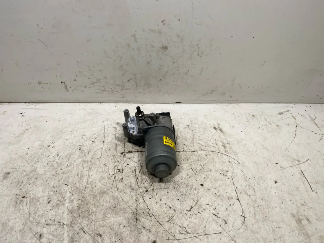 Kia EV6 2022- Windshield wiper motor view 4