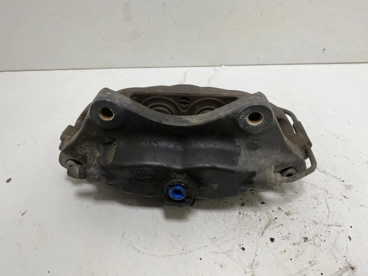 Tesla MODEL S 2013- Rear right brake caliper view 2