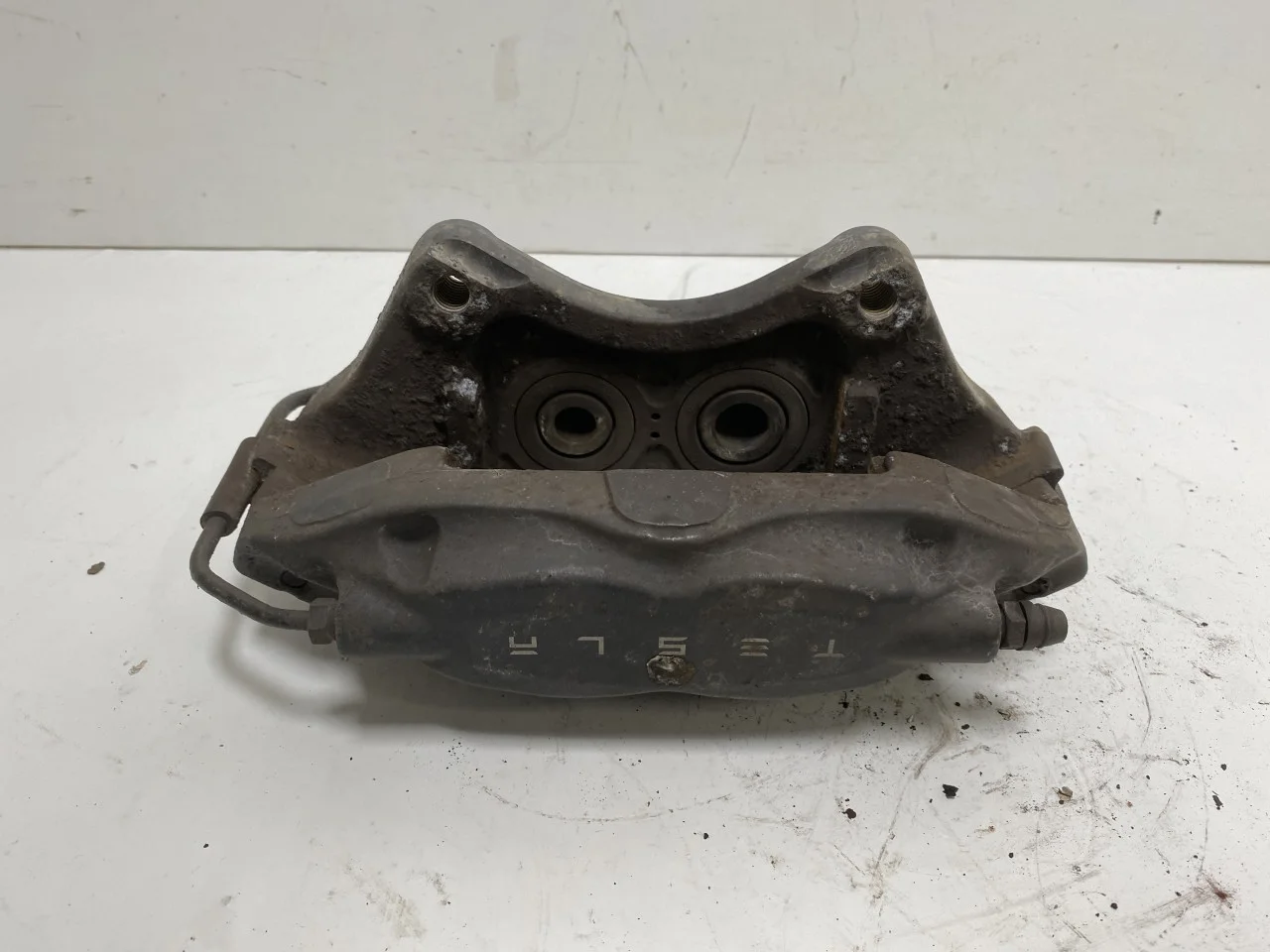 Tesla MODEL S 2013- Rear right brake caliper view 4