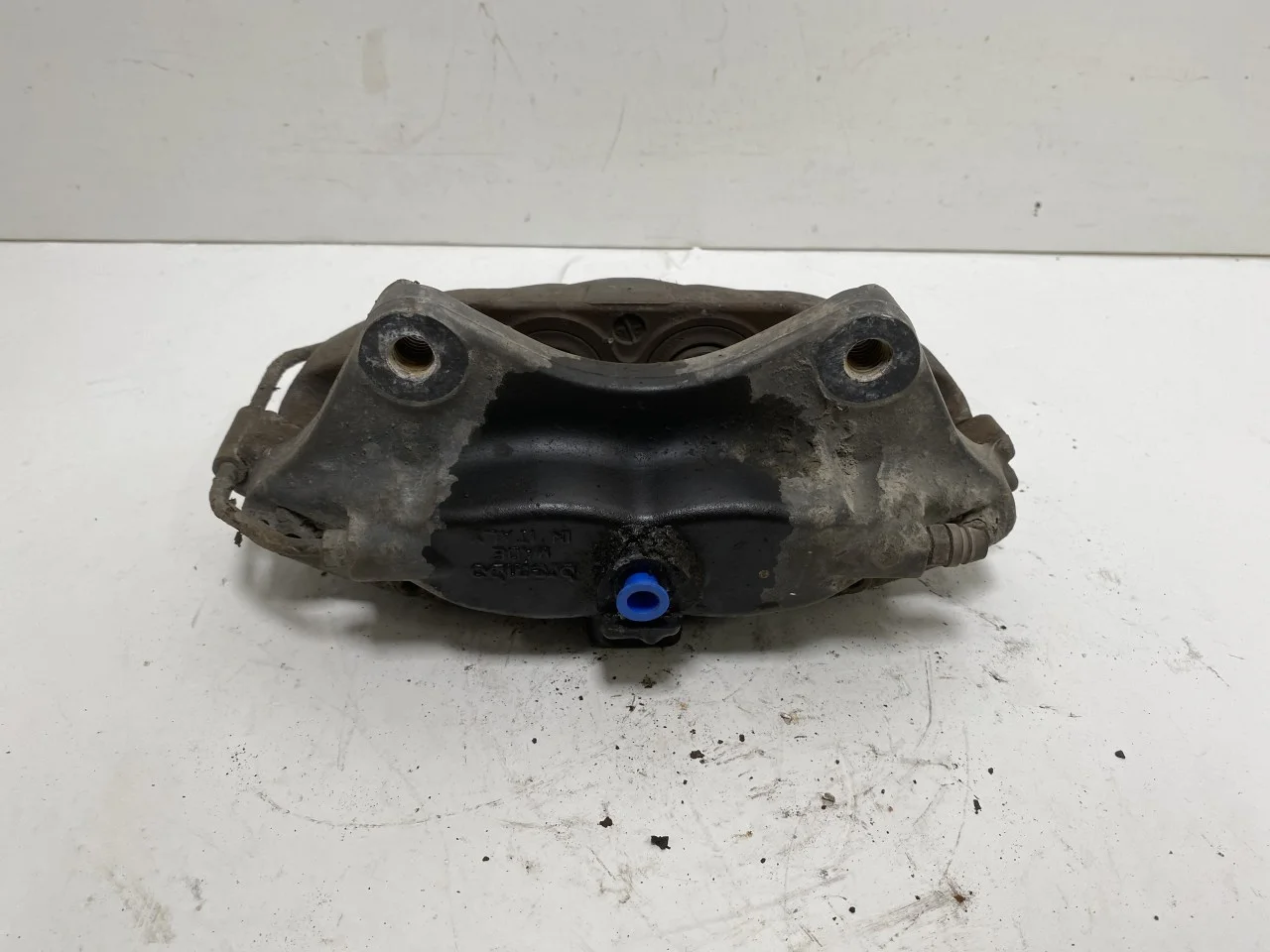 Tesla MODEL S 2013- Rear left brake caliper view 2