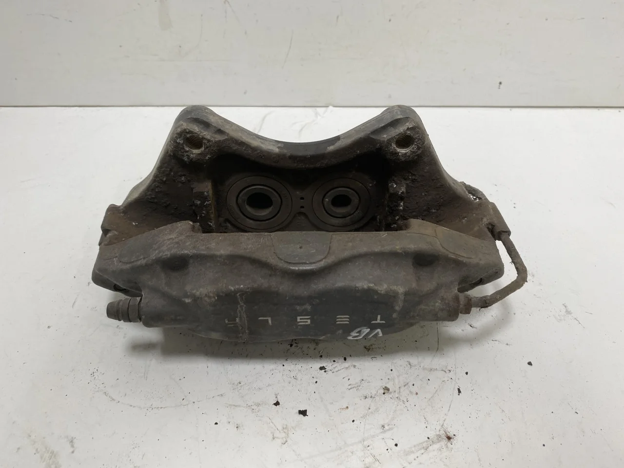 Tesla MODEL S 2013- Rear left brake caliper view 4