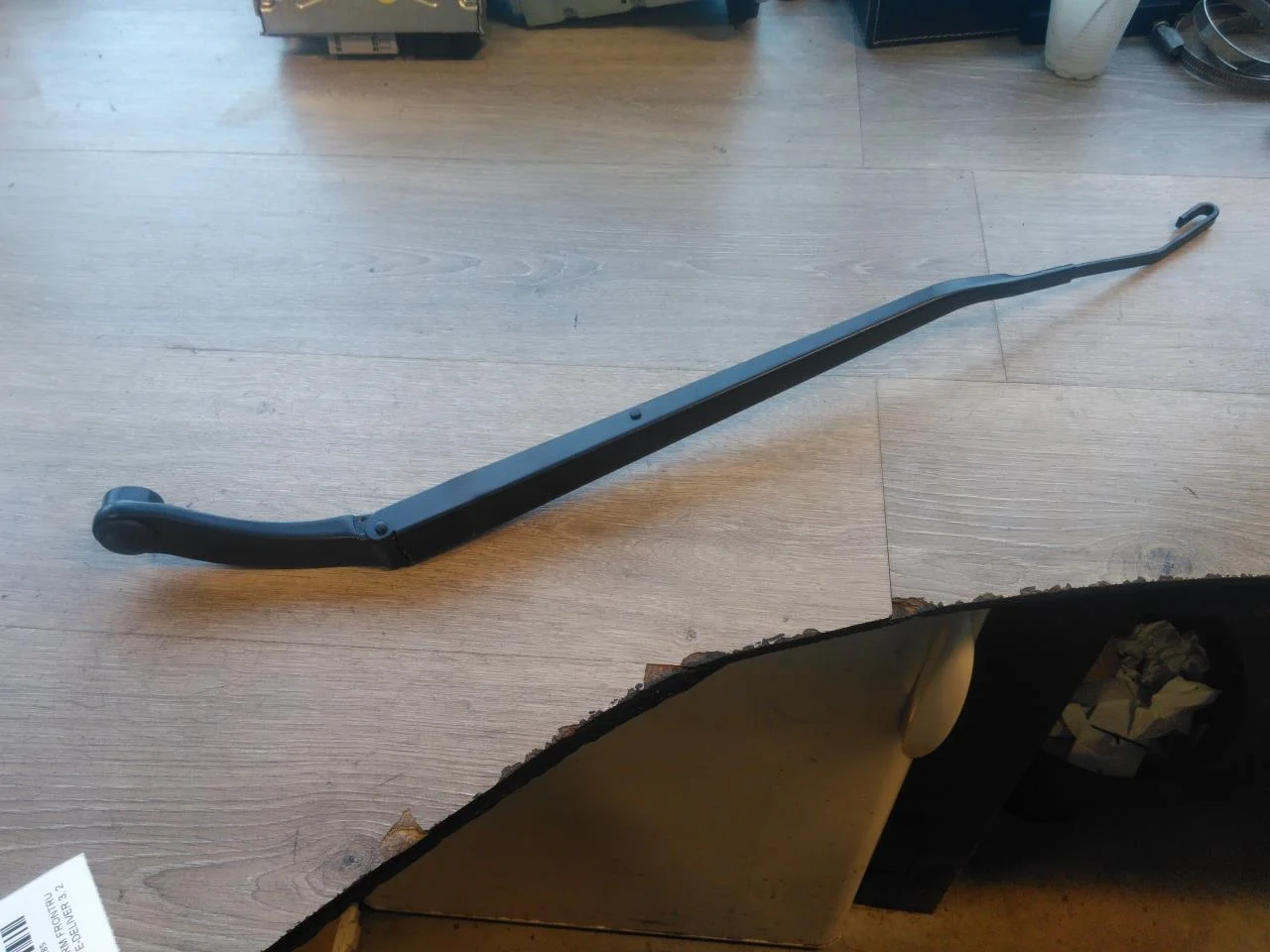 Maxus E-DELIVER3 EV30 2020- Windshield wiper arm(s)