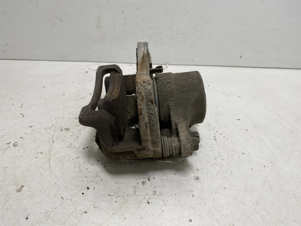 Hyundai IONIQ AE 2017-22 Front left brake caliper view 3