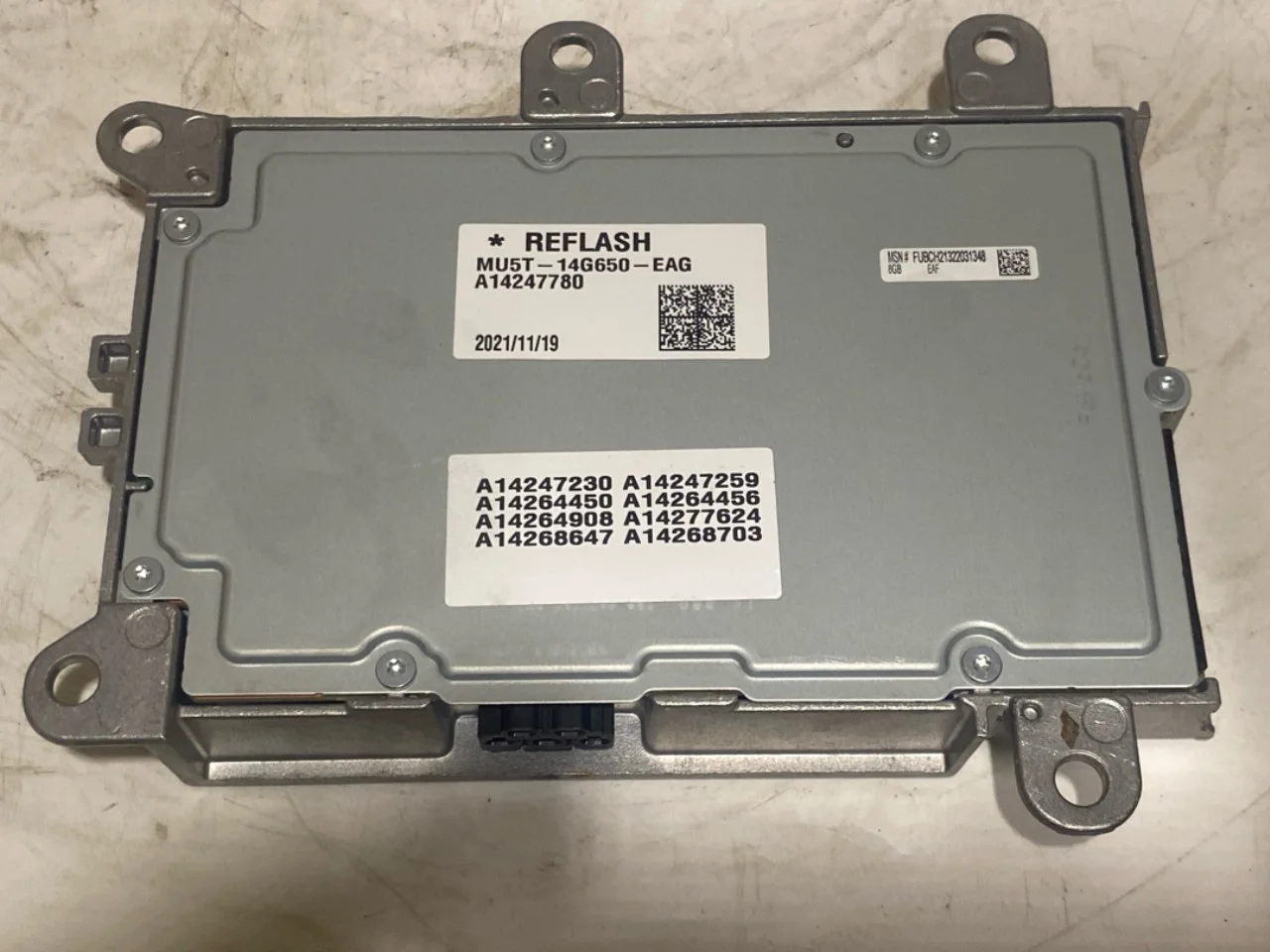 Ford MUSTANG MACH-E 2021- Radio / hi-fi amplifier view 2