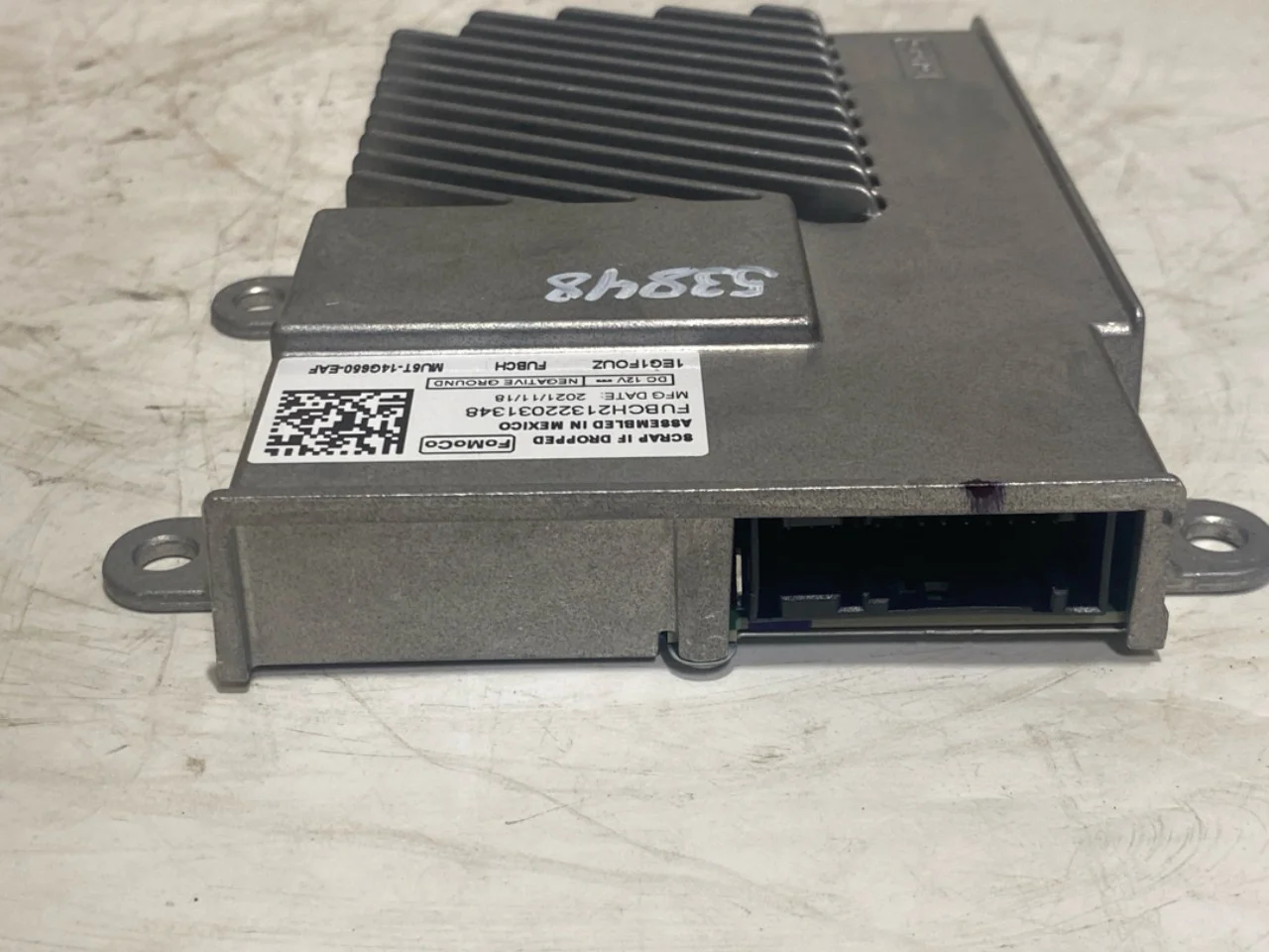 Ford MUSTANG MACH-E 2021- Radio / hi-fi amplifier view 3
