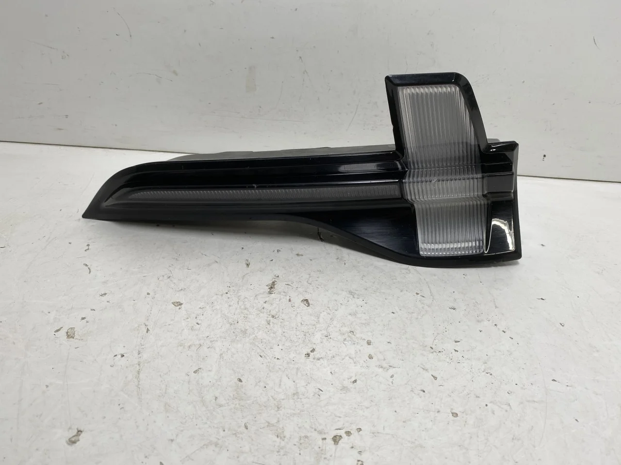 Ford MUSTANG MACH-E 2021- Lampă spate, stânga, pe hayon (interioară)