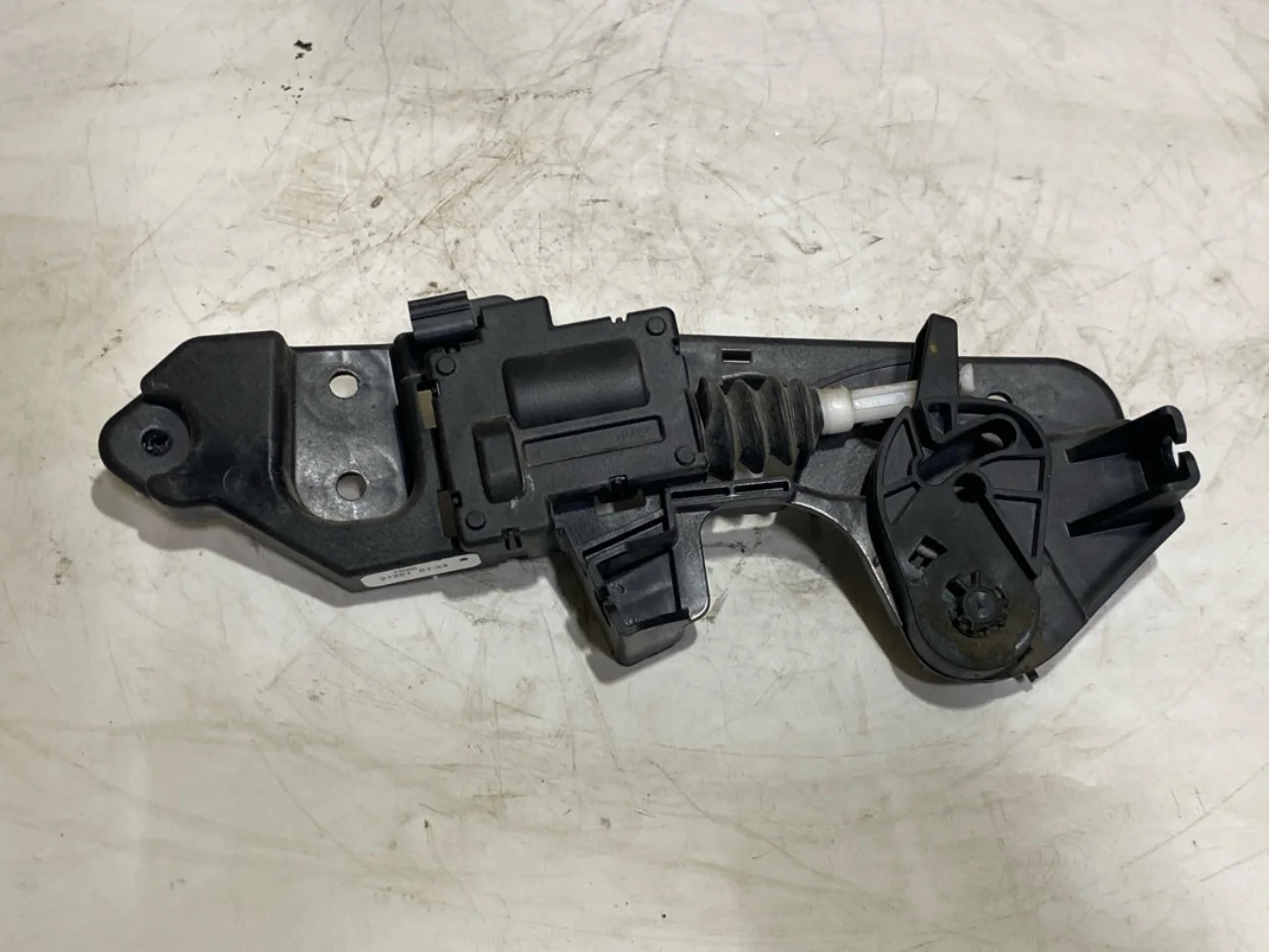 Ford MUSTANG MACH-E 2021- Hood latch