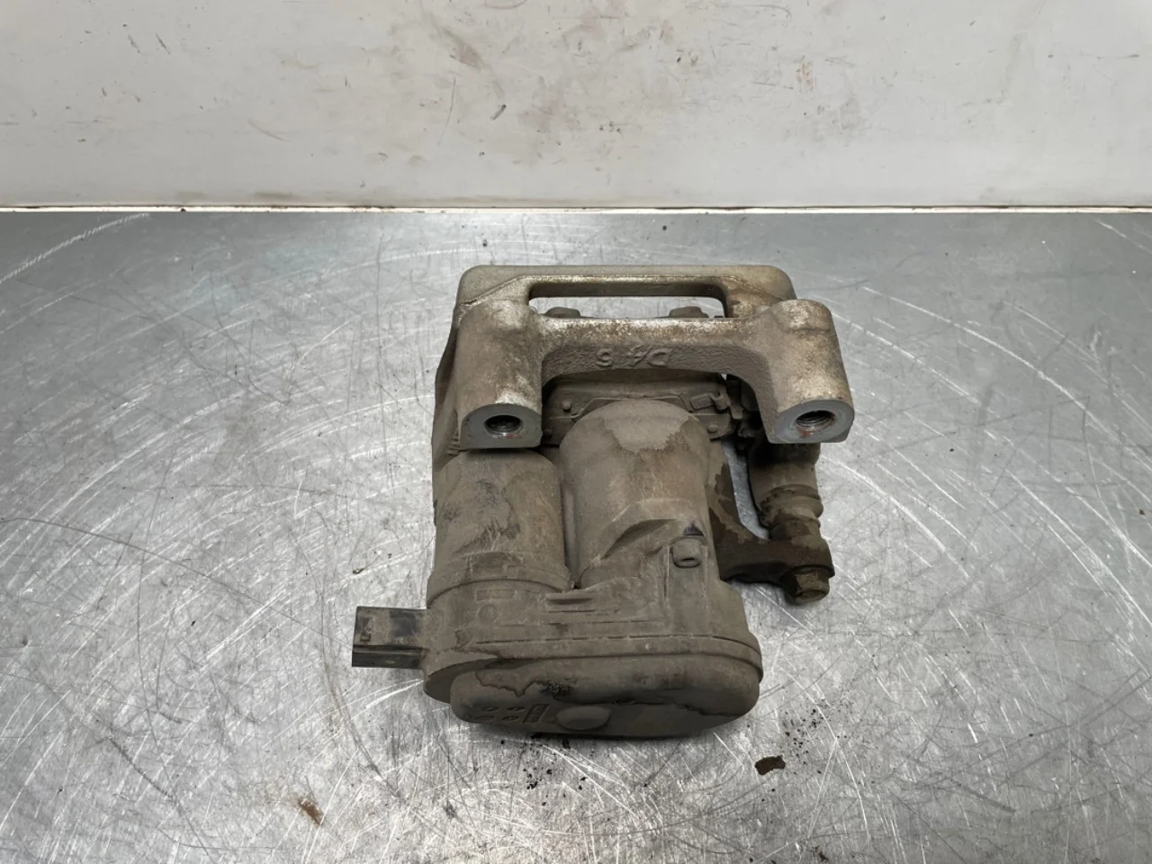 Hyundai KONA / ELECTRIC 2018-23 Etrier frână spate stânga vedere 3