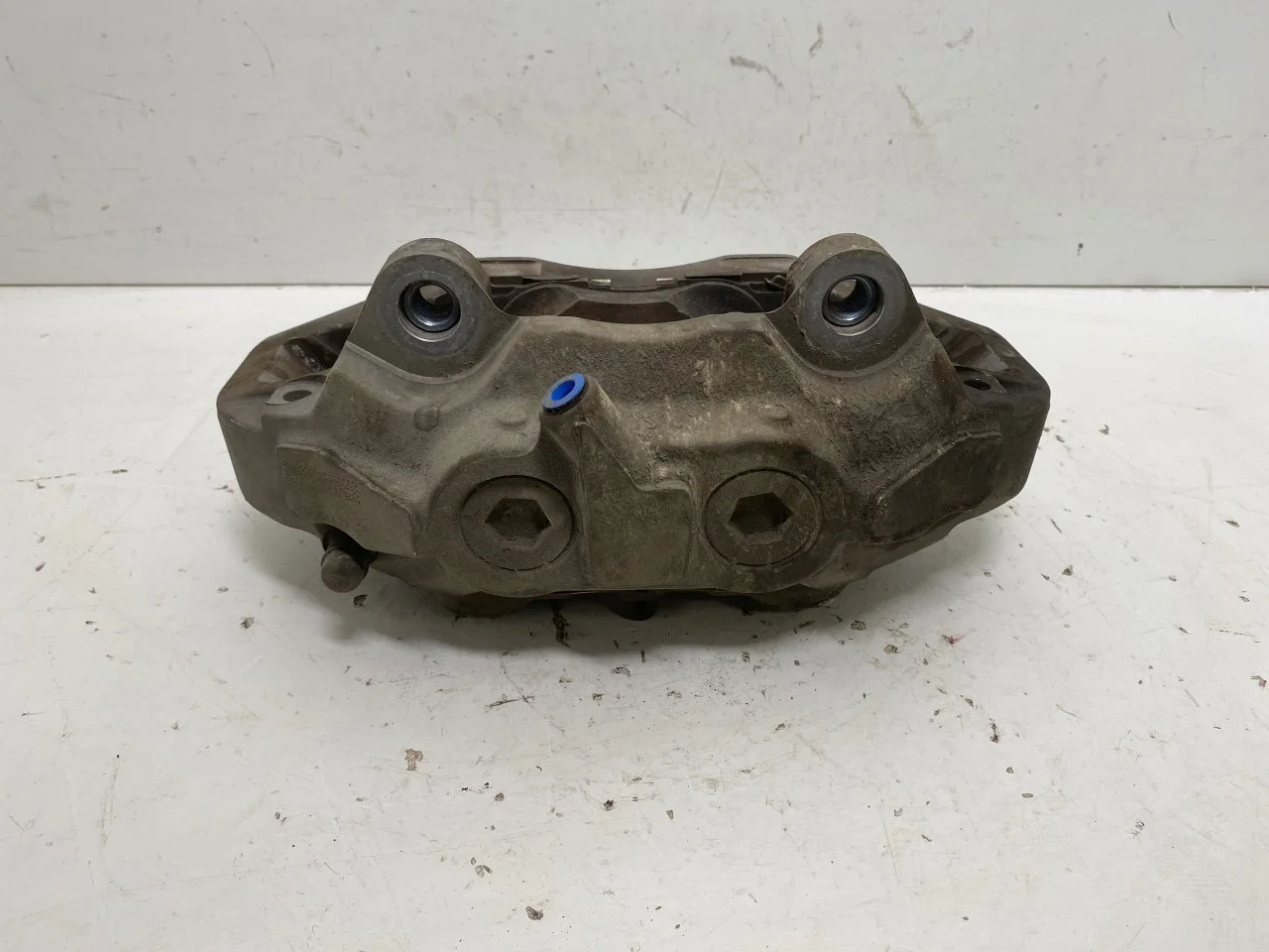 Mercedes EQC 2020- Front left brake caliper view 2