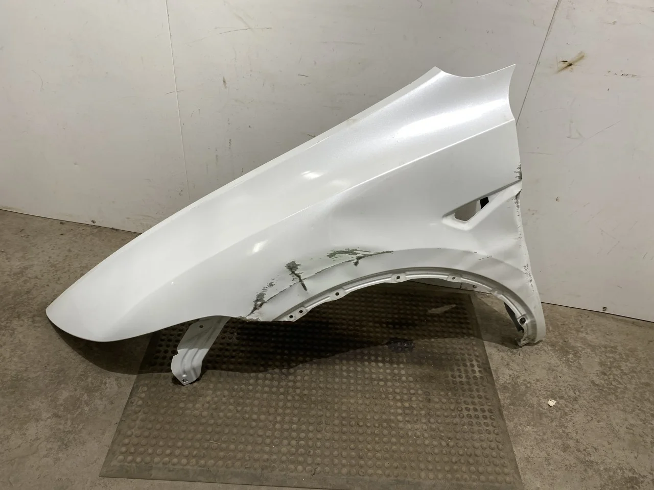 Tesla MODEL Y 2021- Front left fender