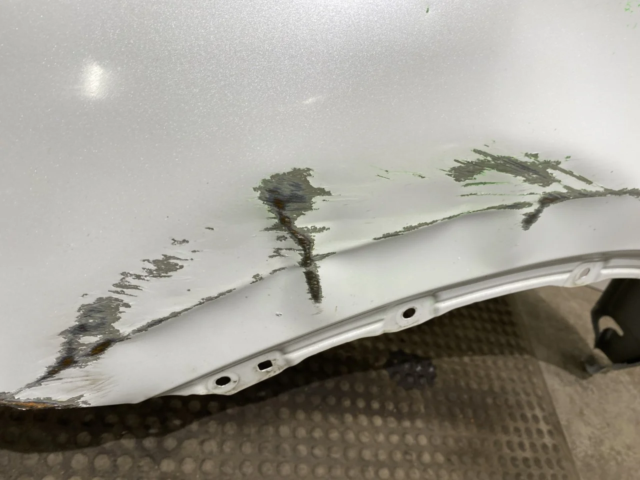 Tesla MODEL Y 2021- Front left fender view 2