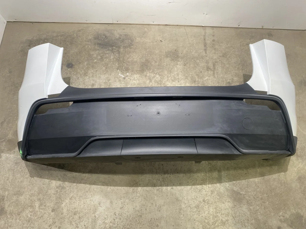 Tesla MODEL Y 2021- Rear bumper