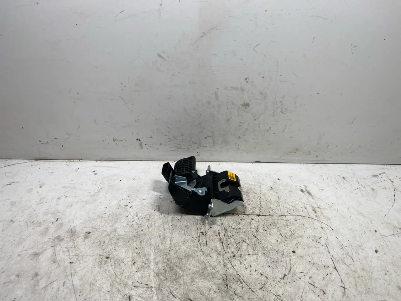 Kia EV6 2022- Tailgate lock view 2