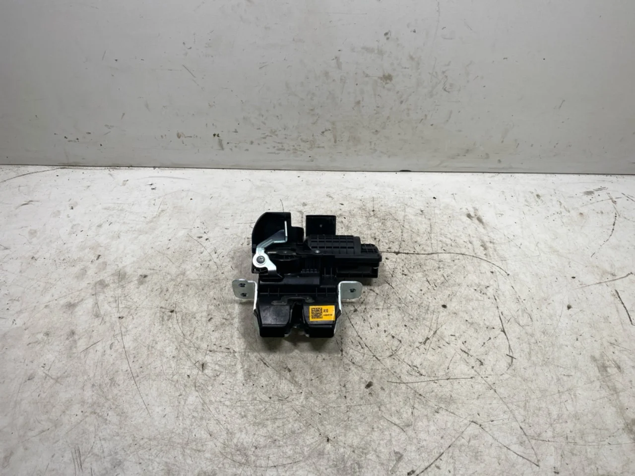Kia EV6 2022- Tailgate lock view 3