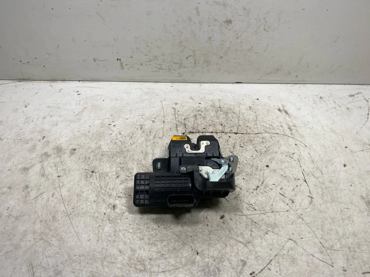Kia EV6 2022- Tailgate lock view 4