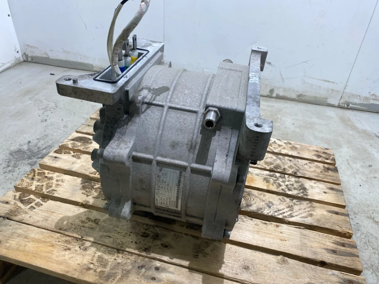 Maxus EV80 2019-> Front electric motor view 2