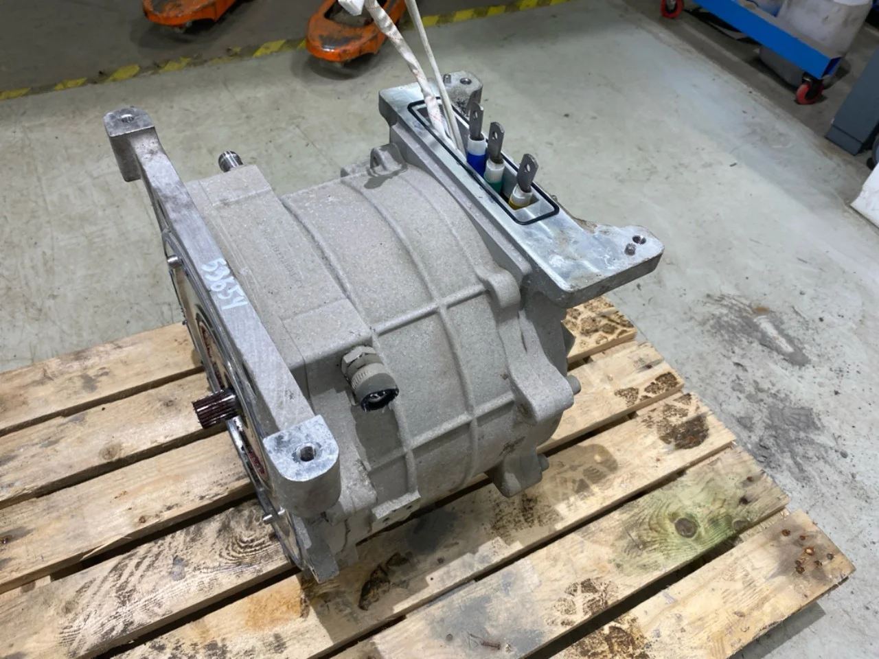 Maxus EV80 2019-> Front electric motor view 3