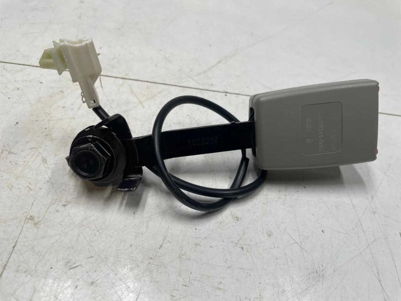 Maxus EV80 2019-> Seat belt buckle / anchor view 3