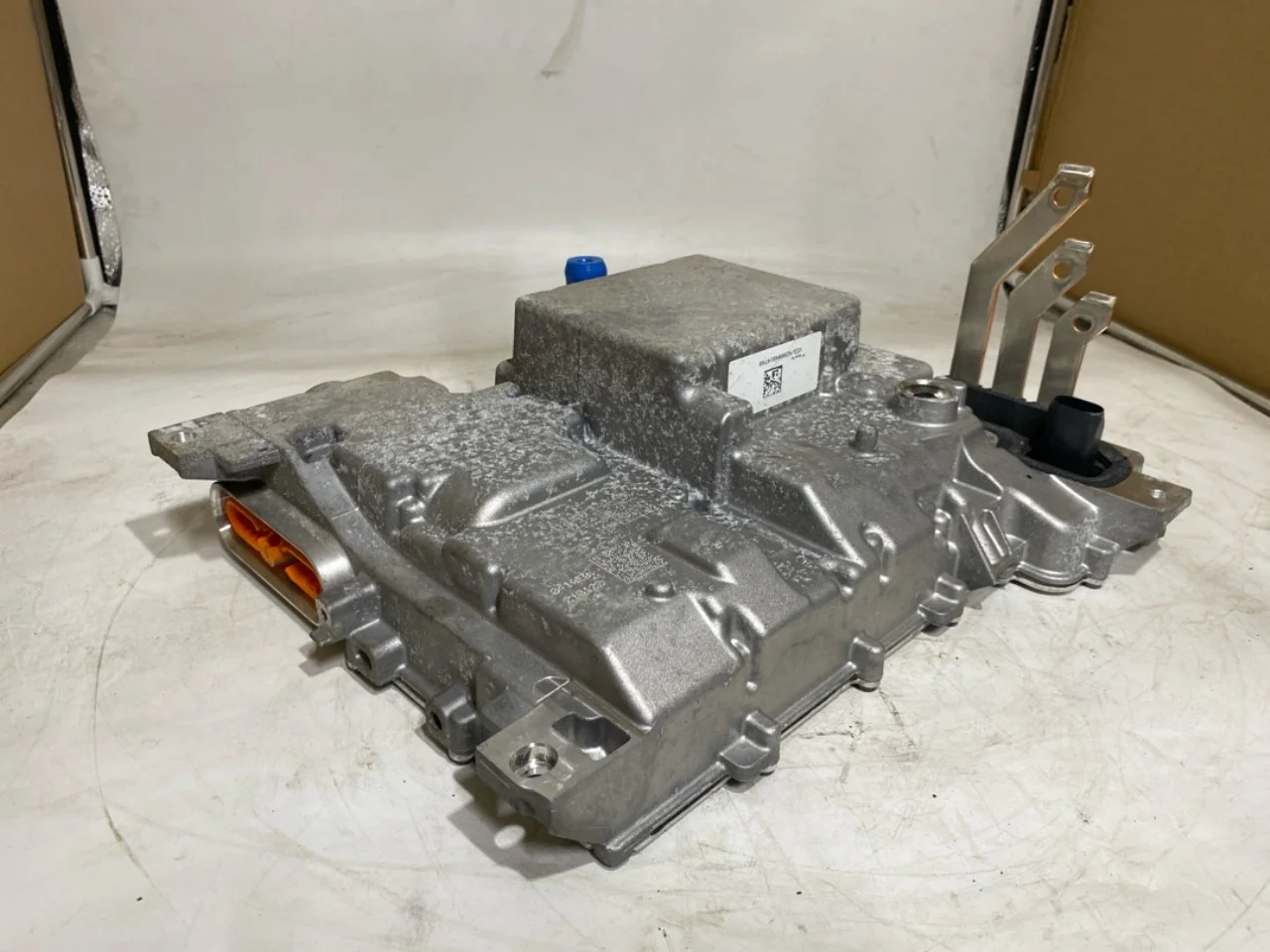 Volkswagen ID.3 2021- Inverter, 12-220V view 2