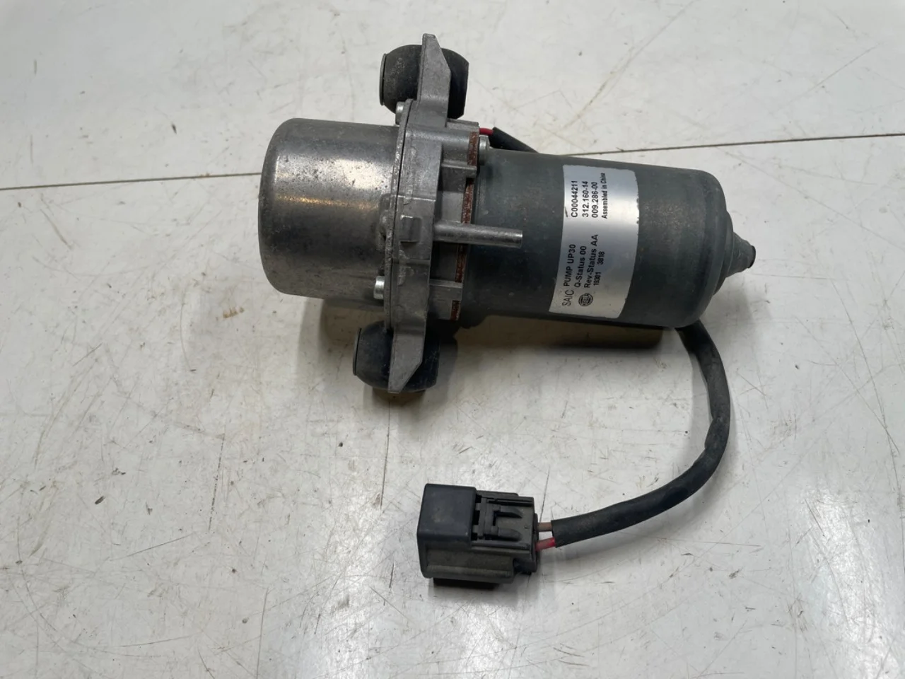 Maxus EV80 2019-> Vacuum pump view 2