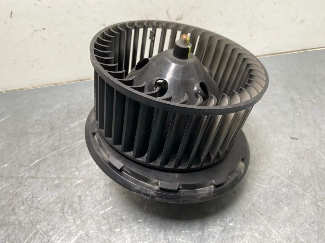 Maxus EV80 2019-> Fűtésventilátor motor nézet 2