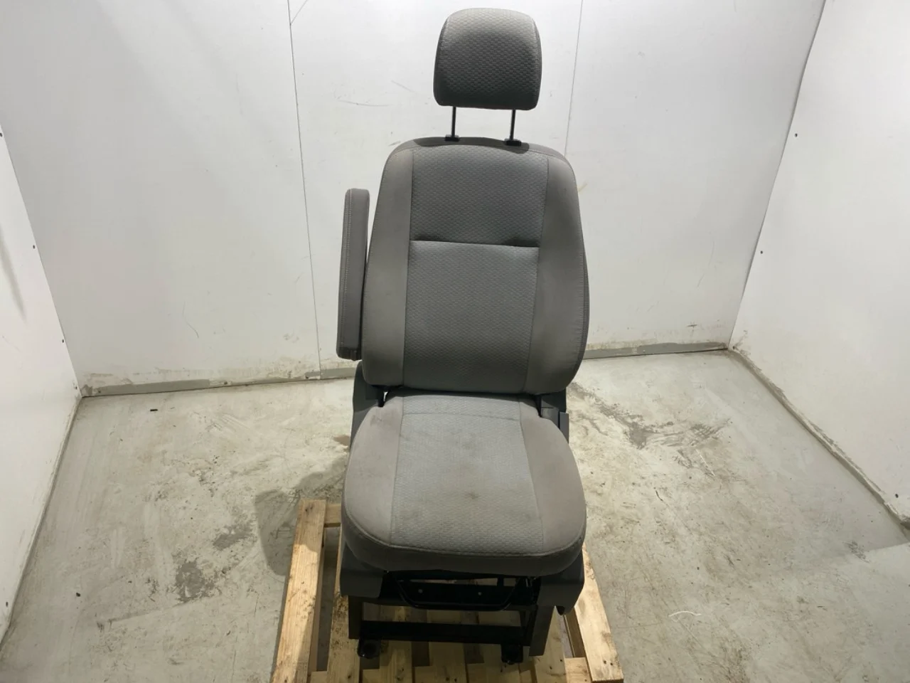 Maxus EV80 2019-> Ülés, első, bal