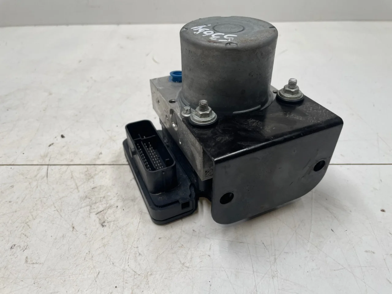 Maxus EV80 2019-> ABS hydraulic unit view 2