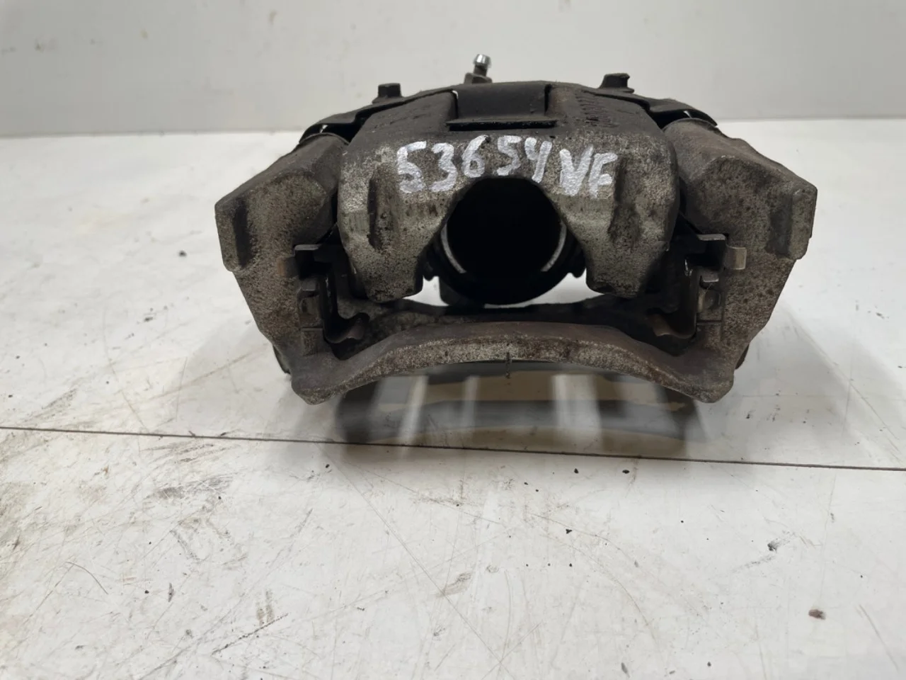 Maxus EV80 2019-> Rear left brake caliper view 2