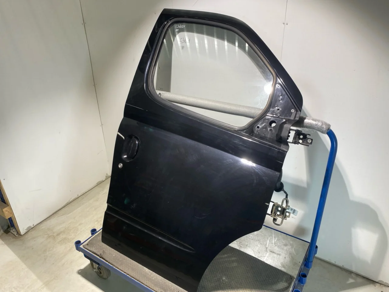 Maxus EV80 2019-> Ajtó, 4 ajtós, első, jobb nézet 3