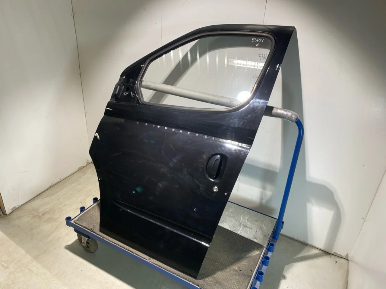 Maxus EV80 2019-> Door, 4-door, front left view 3