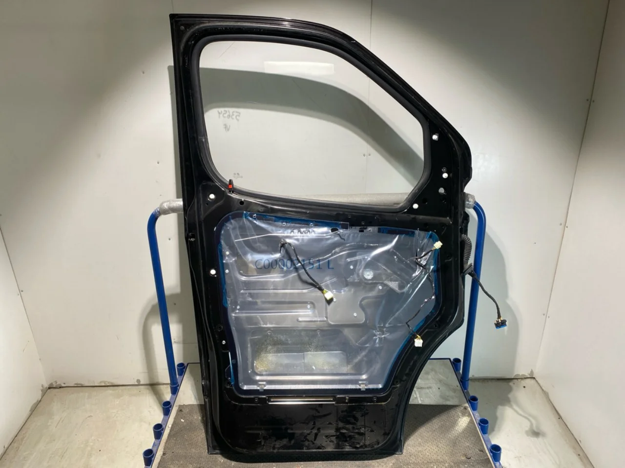 Maxus EV80 2019-> Door, 4-door, front left view 4