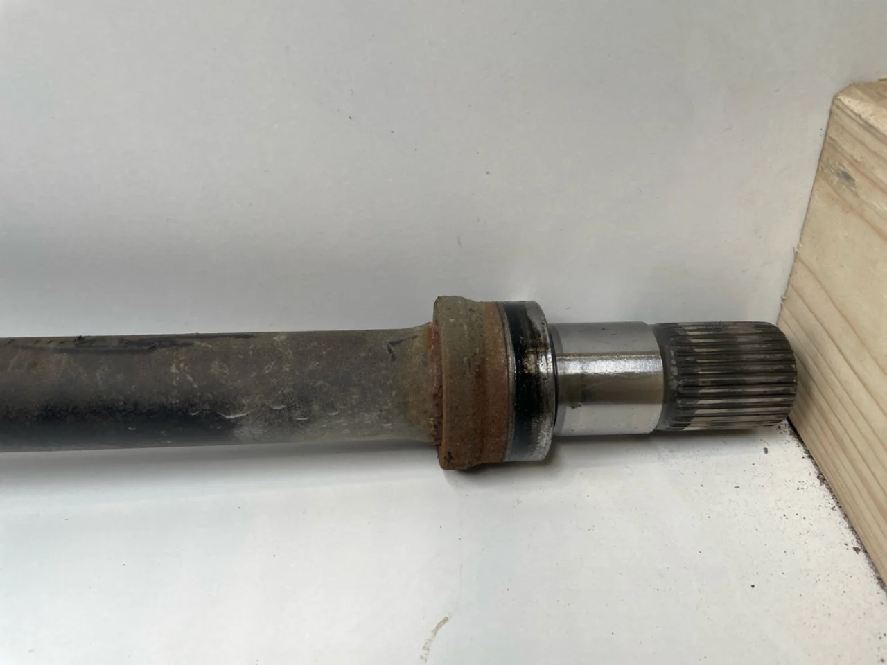 Maxus EV80 2019-> Front right driveshaft view 2