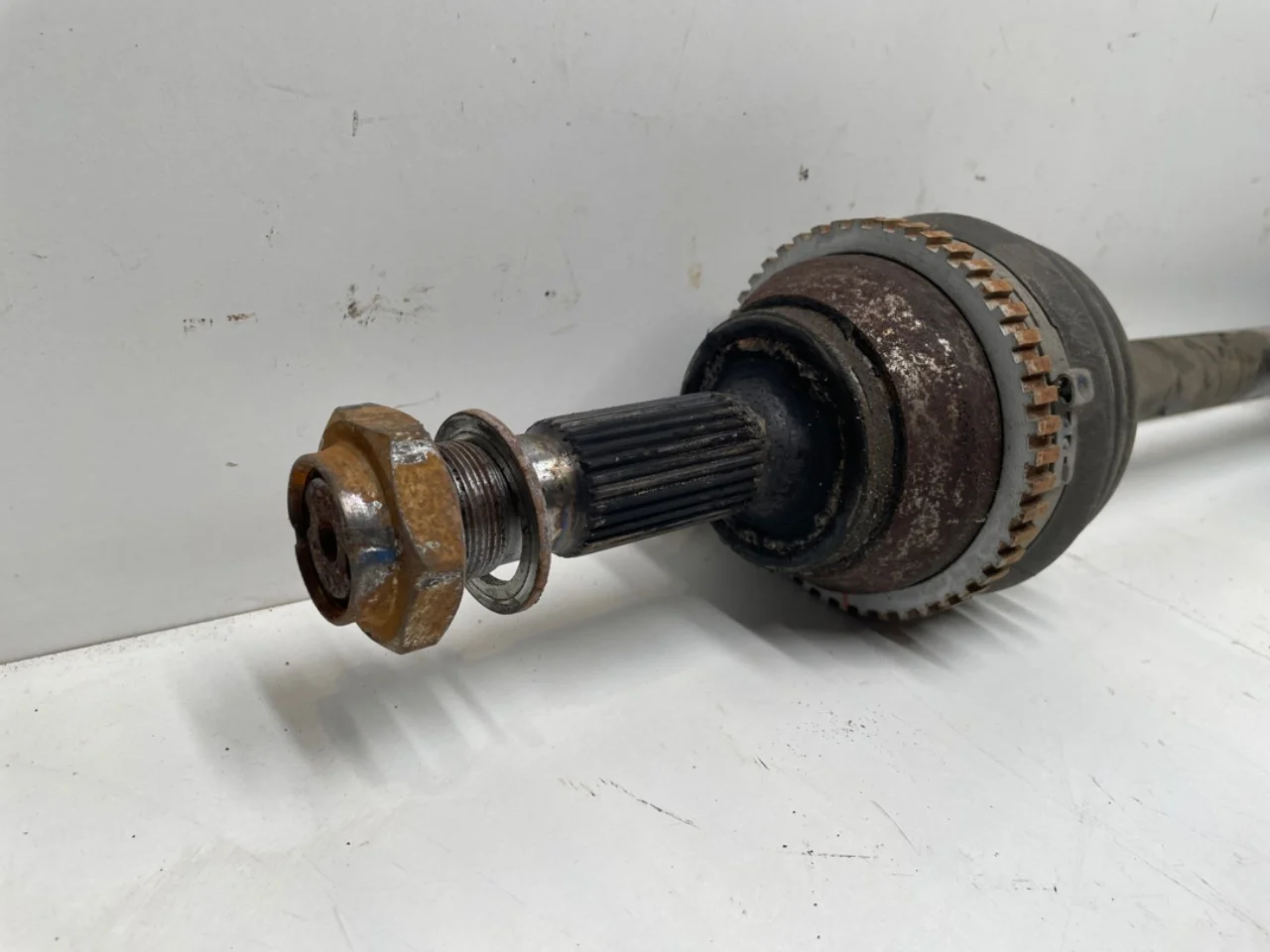 Maxus EV80 2019-> Front right driveshaft view 4