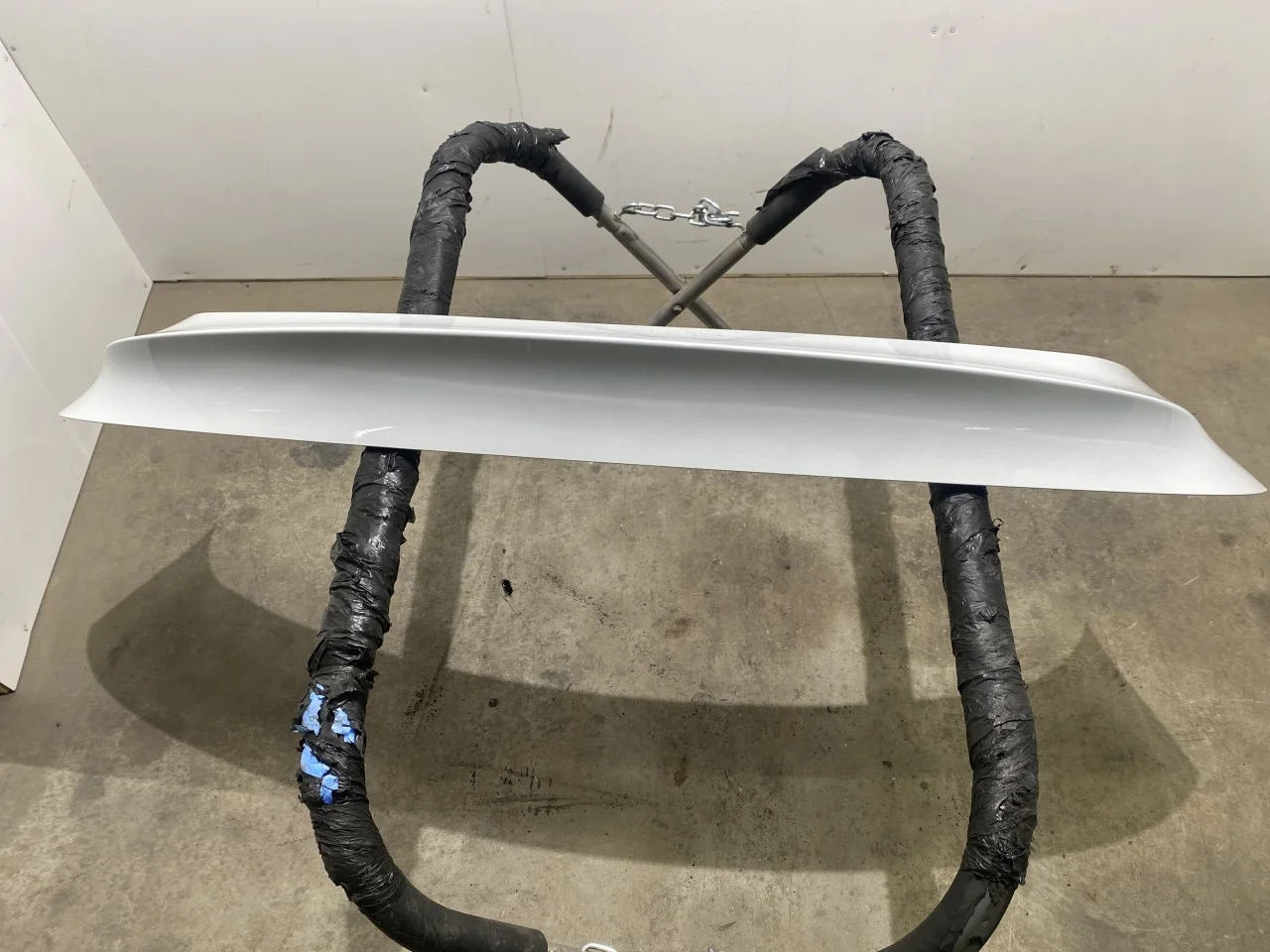 Tesla MODEL Y 2021- Spoiler, tailgate