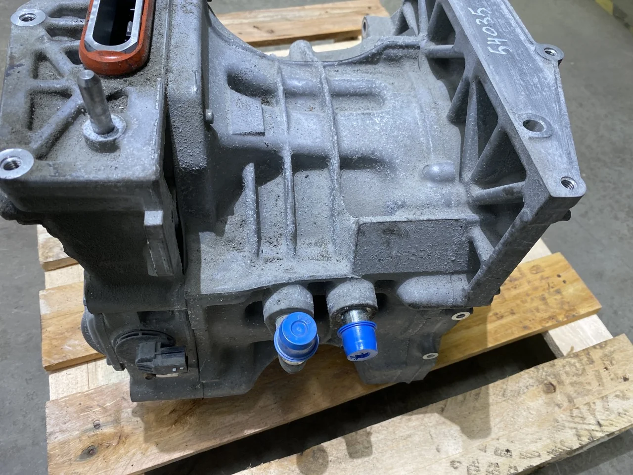 Nissan LEAF 2011-17 Front electric motor view 3
