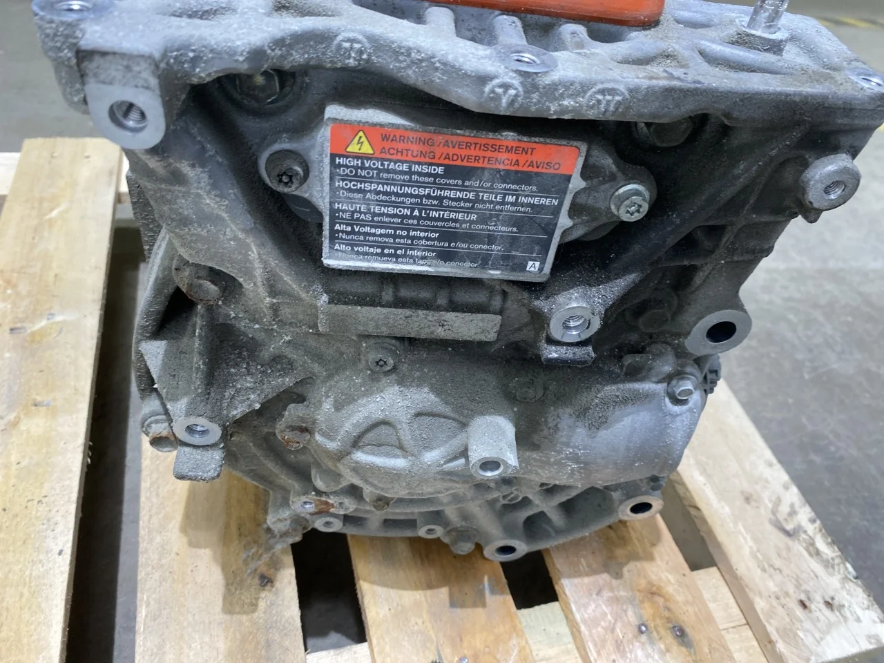 Nissan LEAF 2011-17 Front electric motor view 4