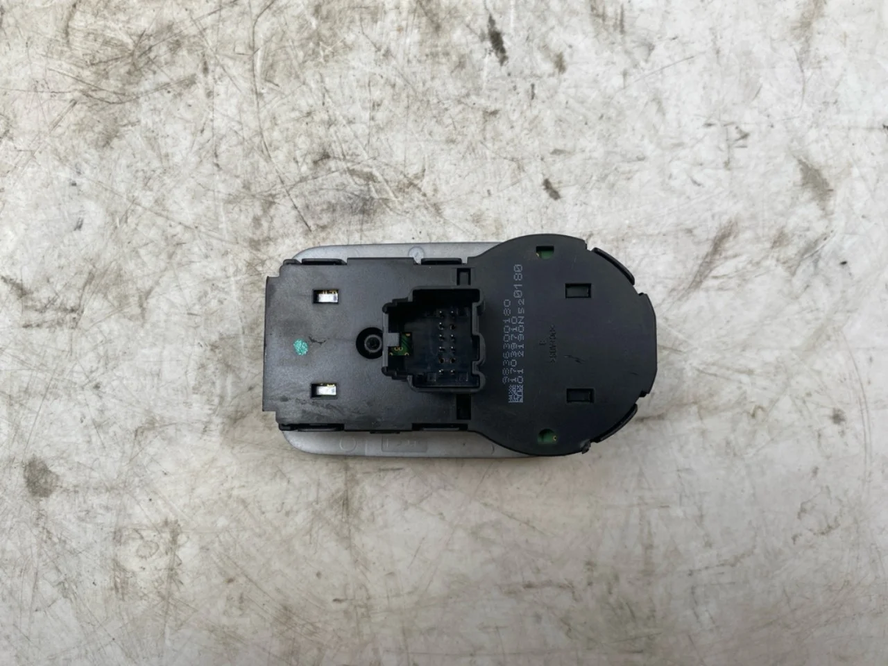 Opel / Vauxhall OPEL MOKKA 21 > Headlight switch view 3
