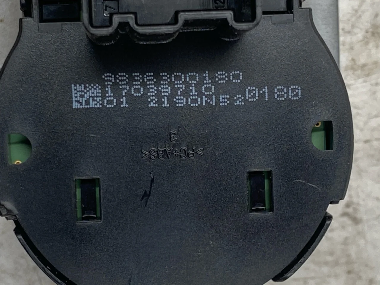 Opel / Vauxhall OPEL MOKKA 21 > Headlight switch view 4