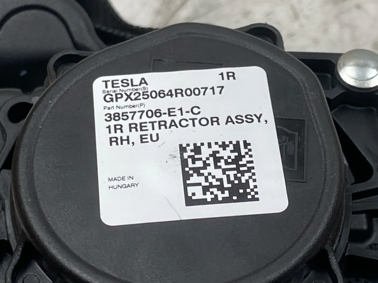 Tesla MODEL Y 2021- Biztonsági öv, első, jobb nézet 3
