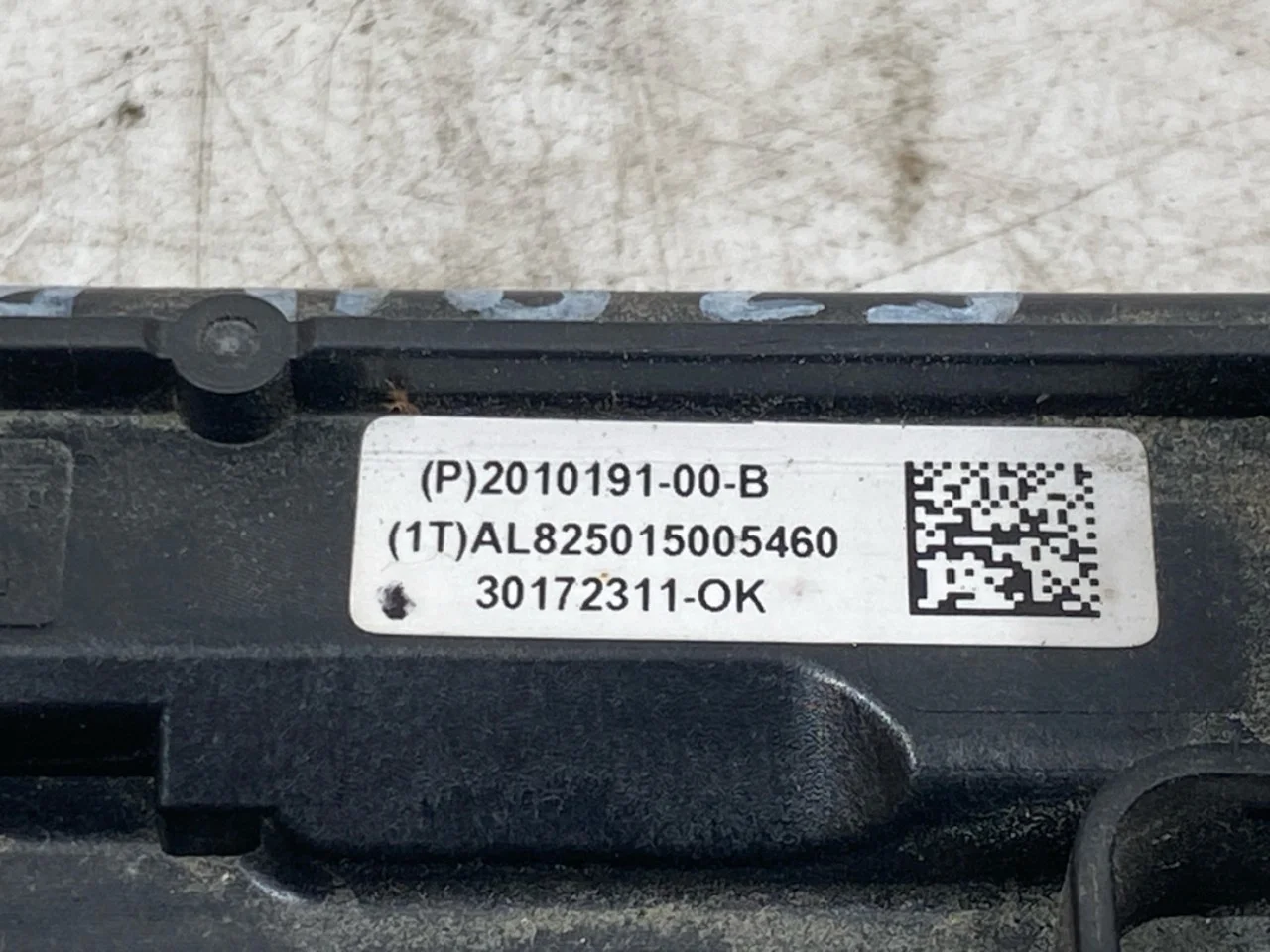 Tesla MODEL Y 2021- Csomagtérajtó kapcsoló nézet 3