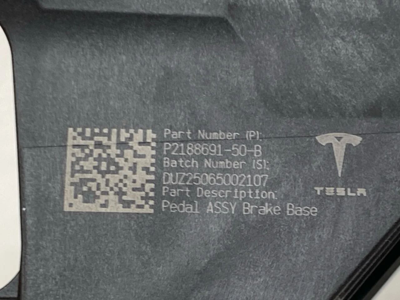 Tesla MODEL Y 2021- Fékpedál nézet 3