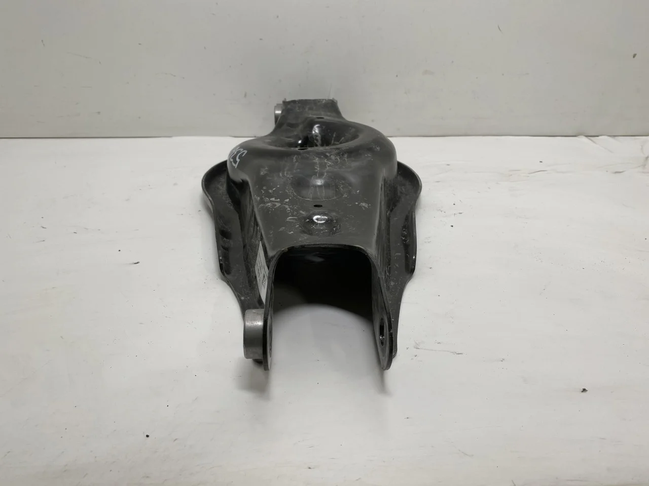 Tesla MODEL Y 2021- Control arm, rear left view 3