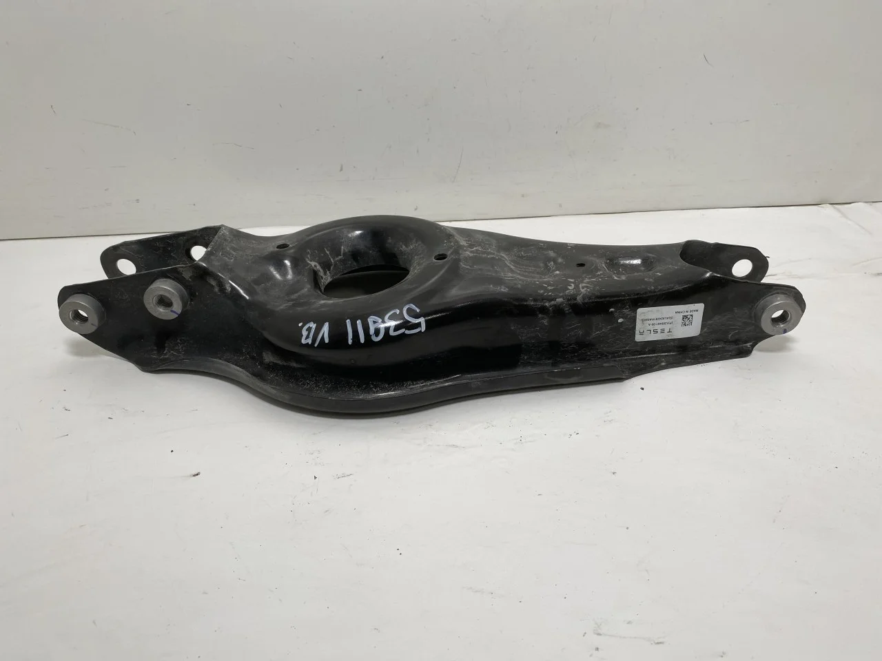 Tesla MODEL Y 2021- Control arm, rear left view 4